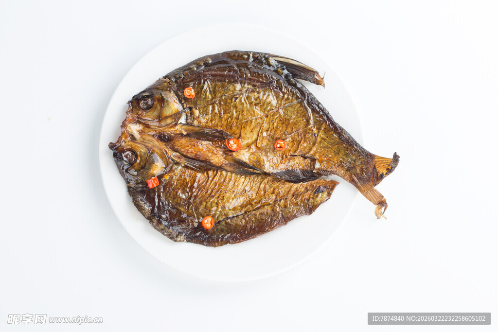 盘中香煎金鲳鱼