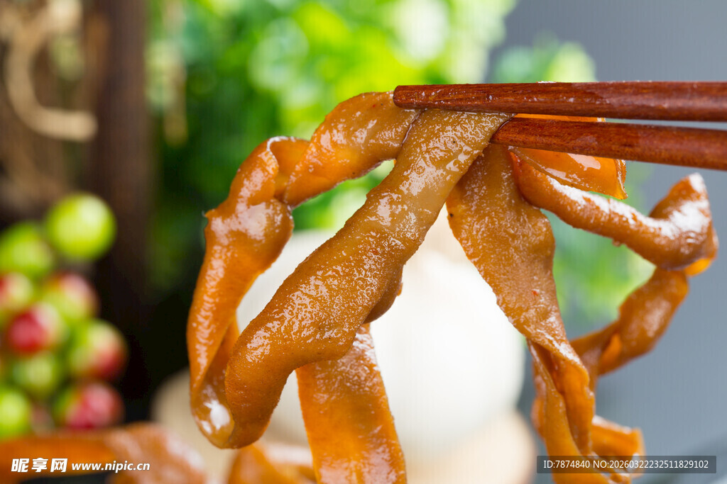 美味卤鸭肠特写