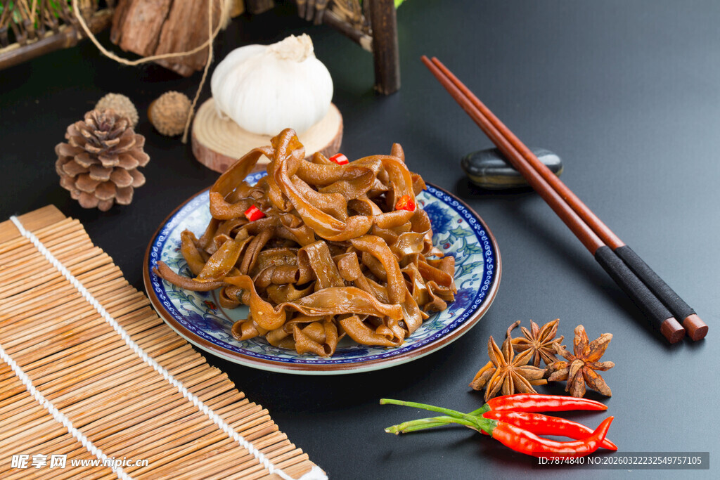 美味香辣卤鸭肠