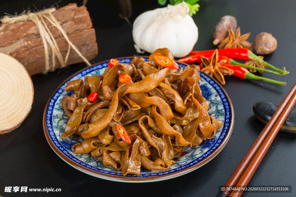 美味香辣脆爽的卤鸭肠