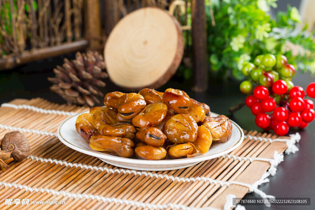 美味蚕豆摆于盘中