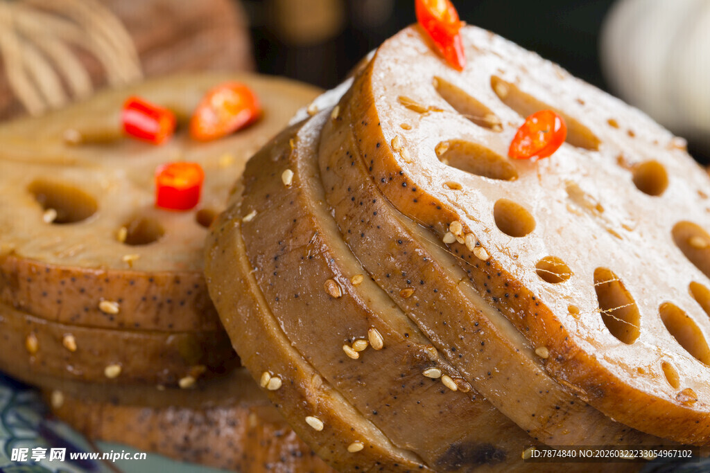 卤藕片配辣椒 美味诱人