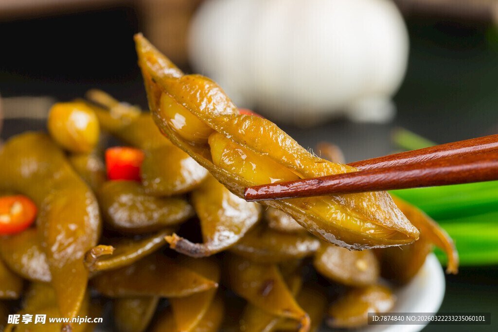 美味腌榨菜 筷子夹起瞬间