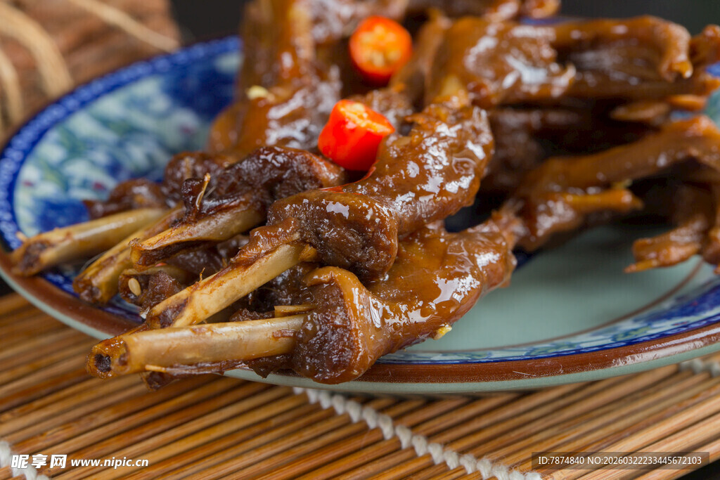 香辣美味卤鸭爪