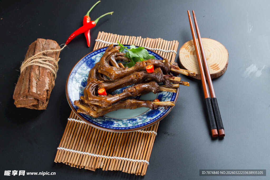 美味卤鸭爪 鲜香诱人