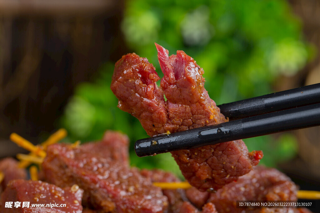 美味卤牛肉诱人瞬间