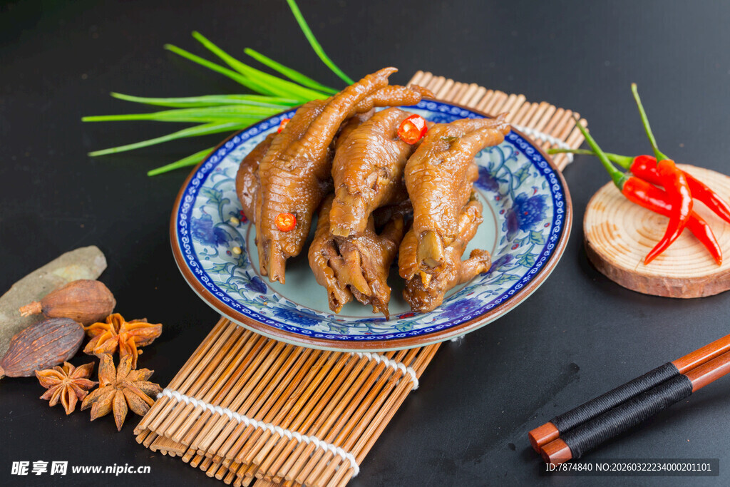 美味卤味鸡爪摆盘展示