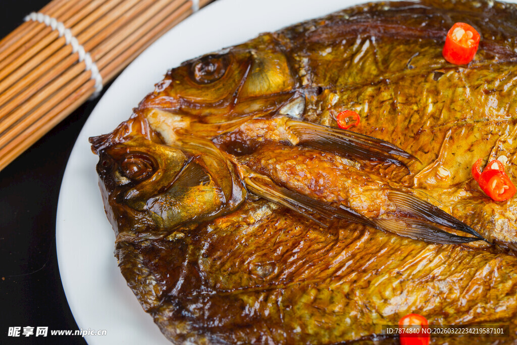 红烧鲫鱼 色泽诱人美味