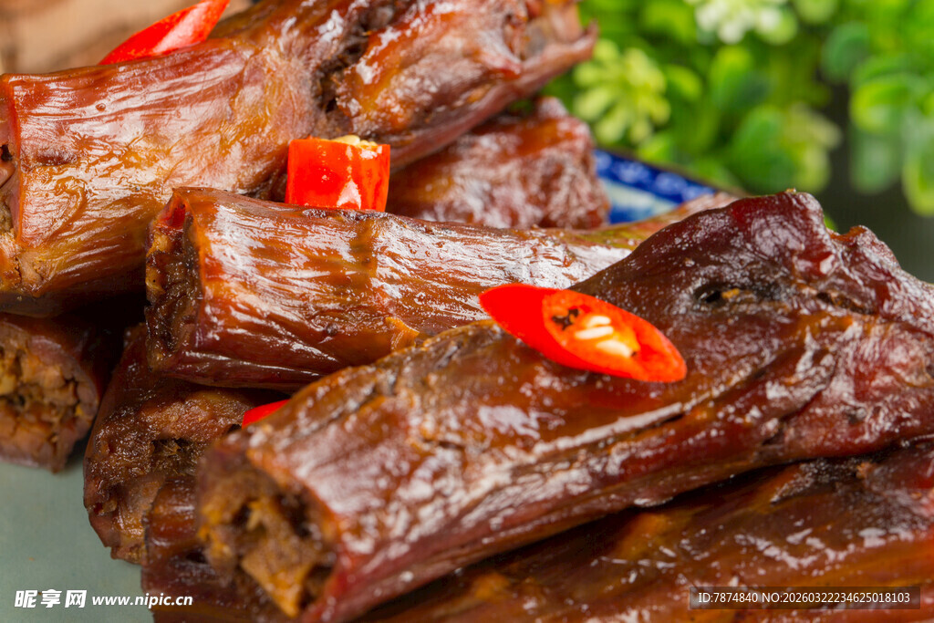 香辣美味卤鸭脖