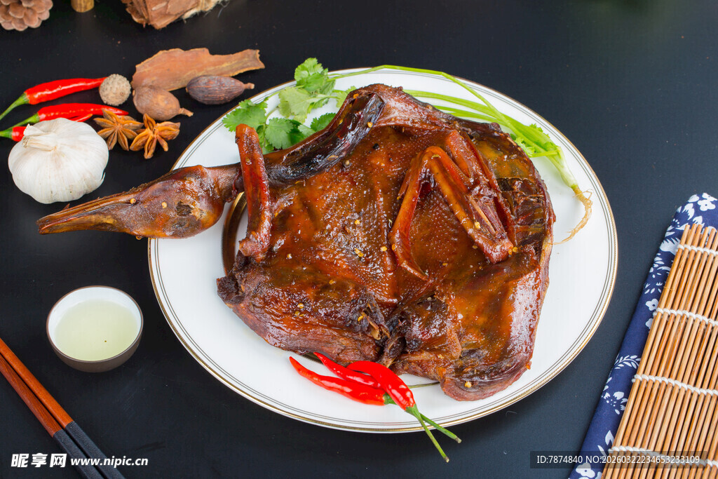 美味卤鸭摆拍 色泽诱人