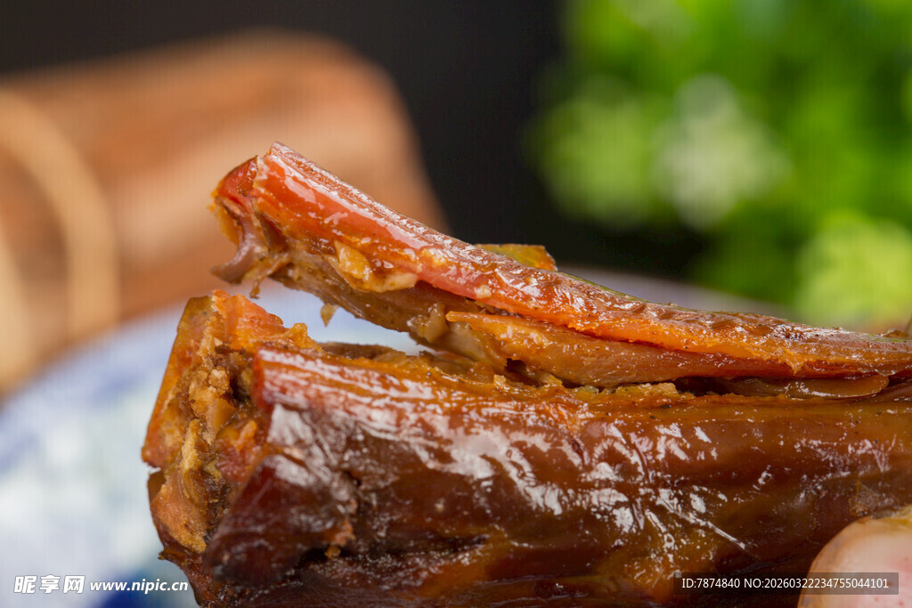 美味风干鸭脖特写