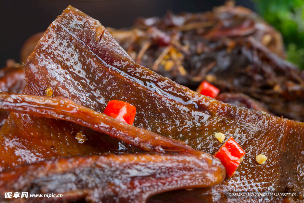 香辣诱人的卤味鸭货