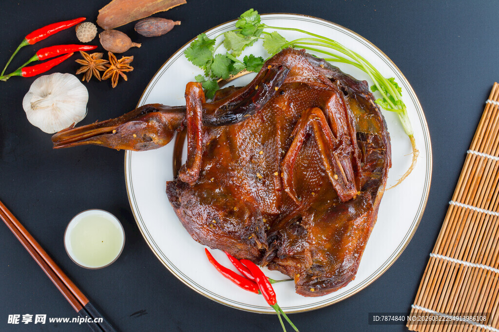 卤味酱卤鸭摆拍 色泽诱人