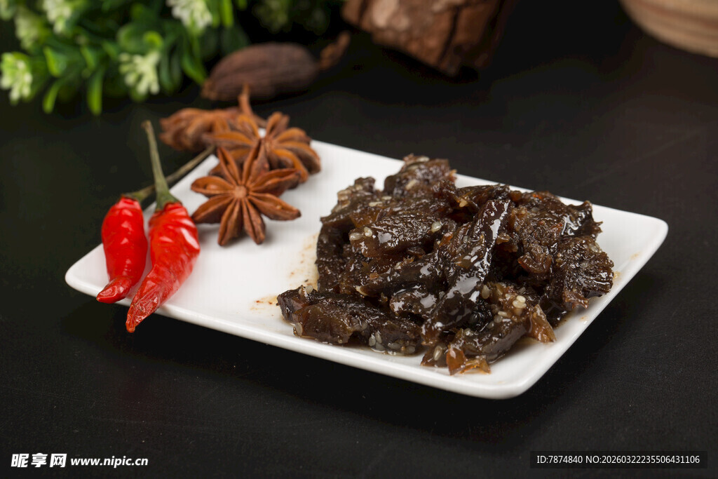 美味卤牛肉摆于盘中