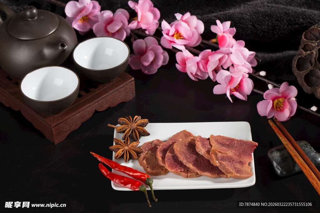 酱卤牛肉与佳肴的雅致组合