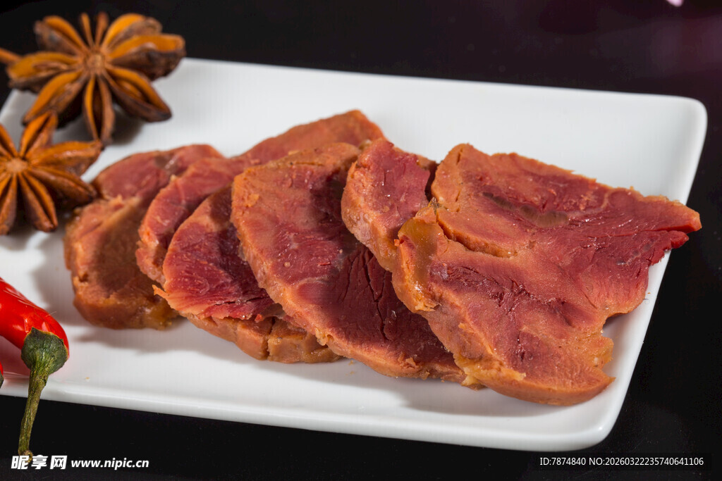 美味酱牛肉切片摆盘