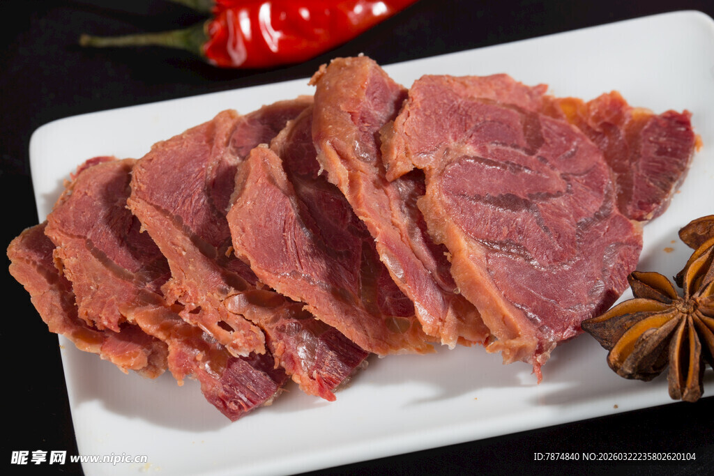 美味五香酱牛肉摆拍展示
