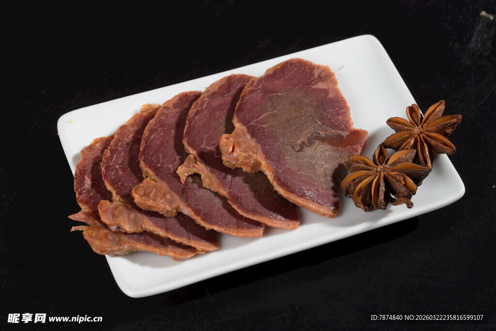 五香酱牛肉切片摆盘