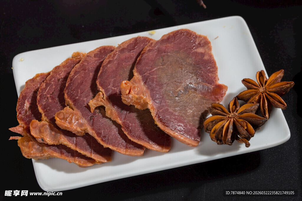 五香酱牛肉切片摆盘