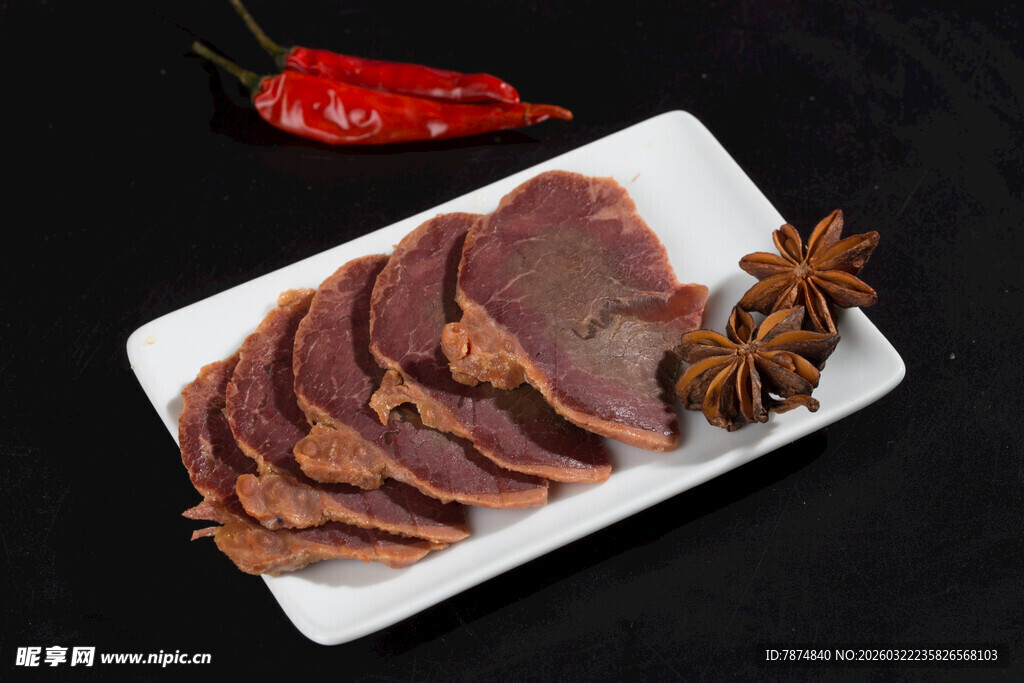 五香酱牛肉切片摆盘