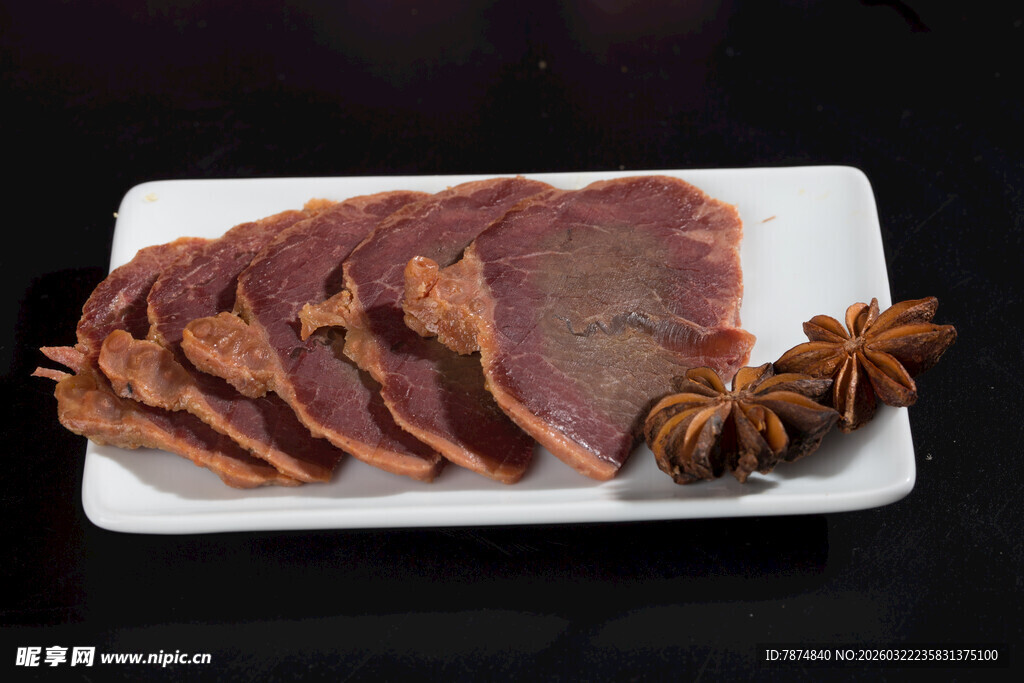 五香酱牛肉切片摆盘