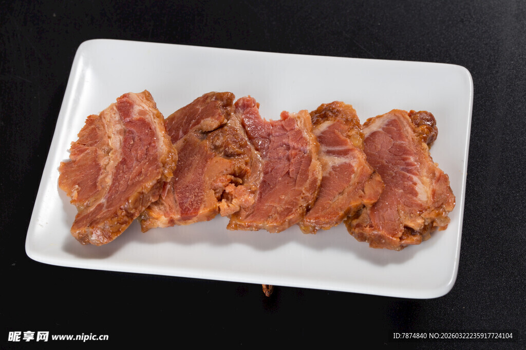 美味酱牛肉切片摆盘