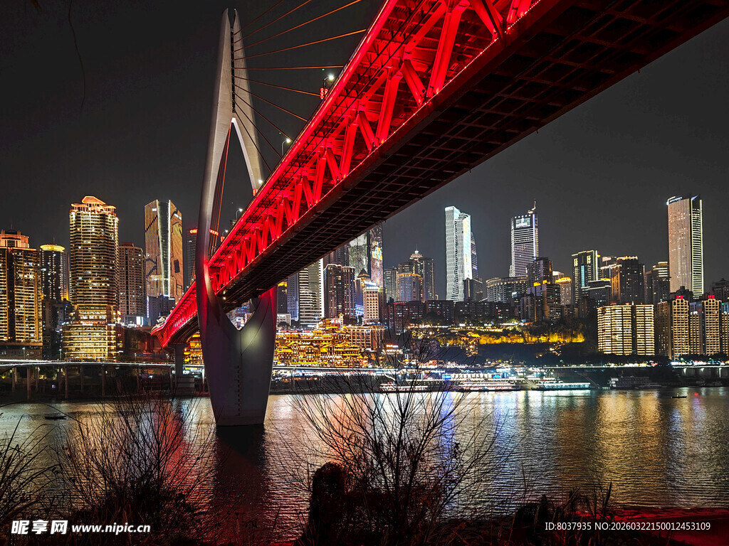 重庆夜景中的千厮门大桥