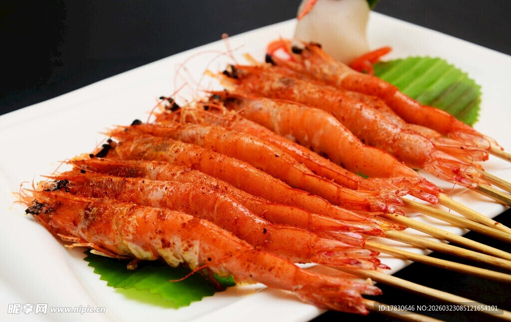 烤虾串色泽诱人超美味