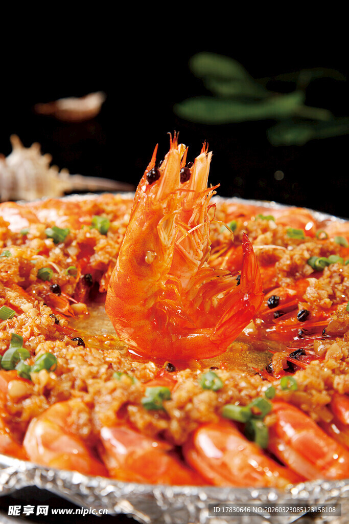 蒜蓉开背虾美味视觉盛宴