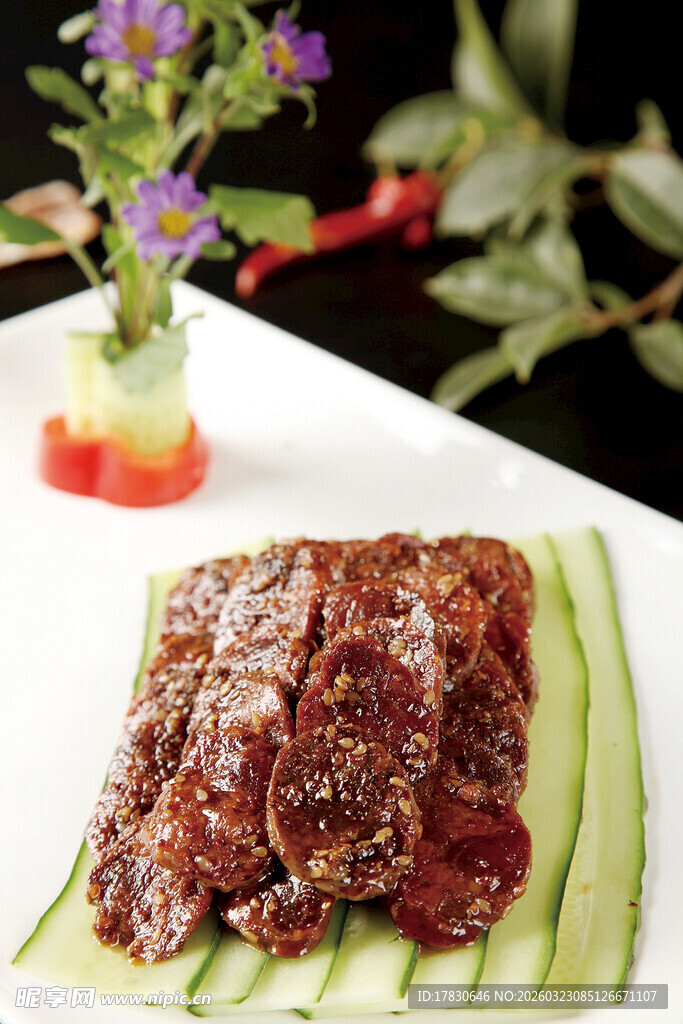 黄瓜配酱牛肉摆盘精致