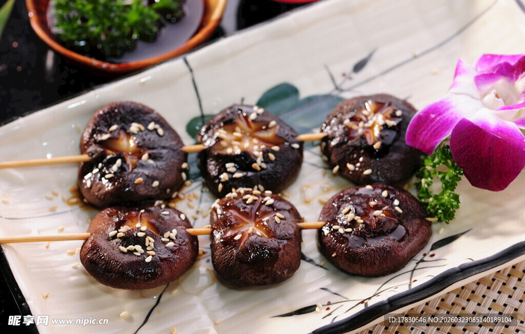 烤香菇串美味诱人小食