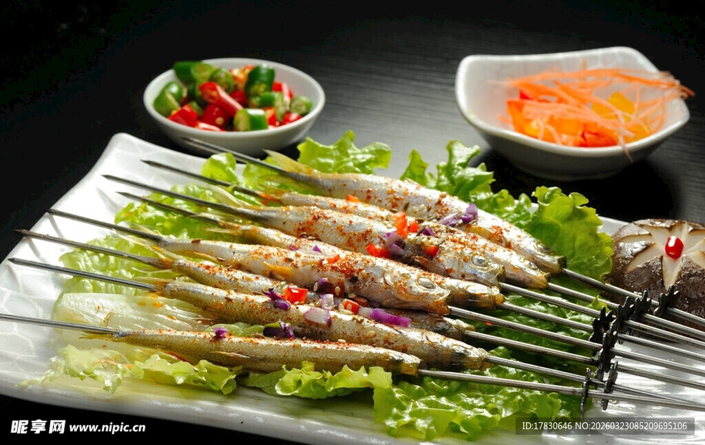 美味烤串拼盘诱人食欲