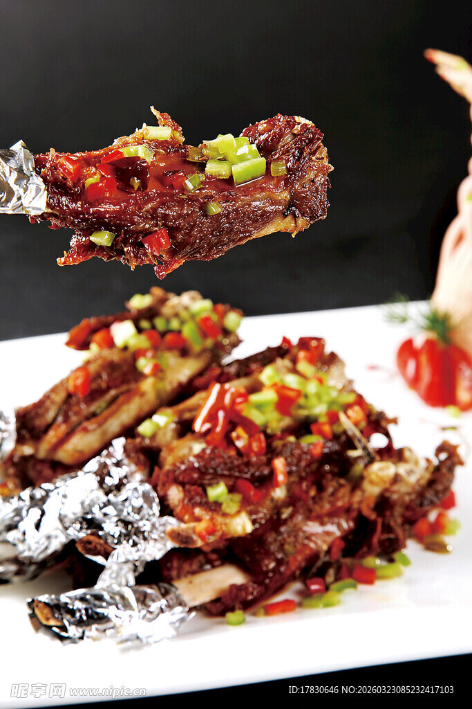 香辣诱人的美味烤排骨