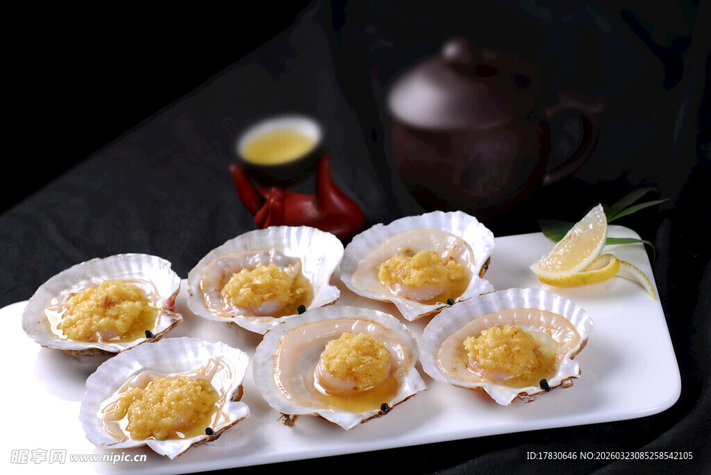 美味蒜蓉粉丝蒸扇贝