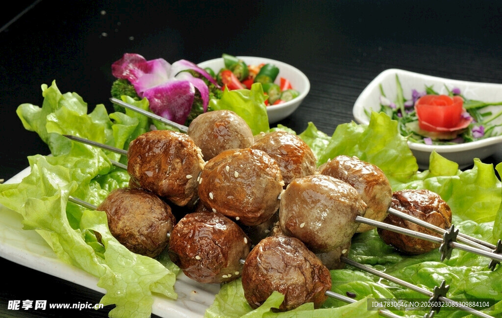 美味烤肉丸串新鲜配菜