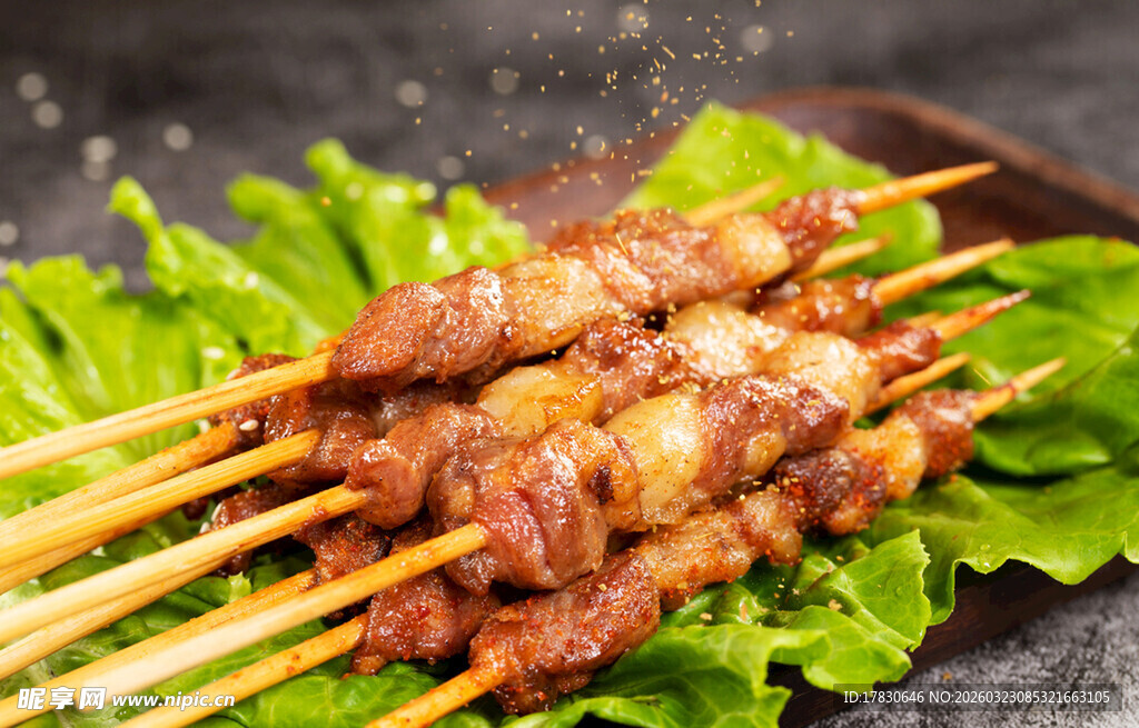 美味烤肉串鲜嫩诱人