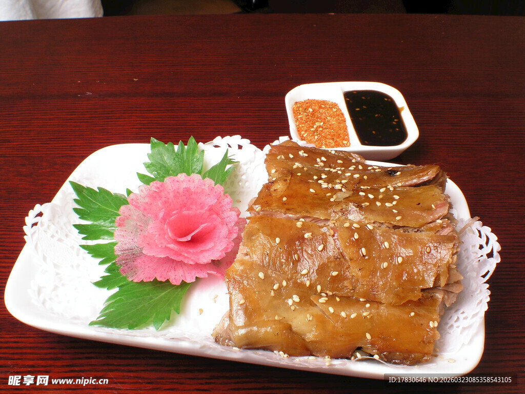 日式炸物配精致摆盘