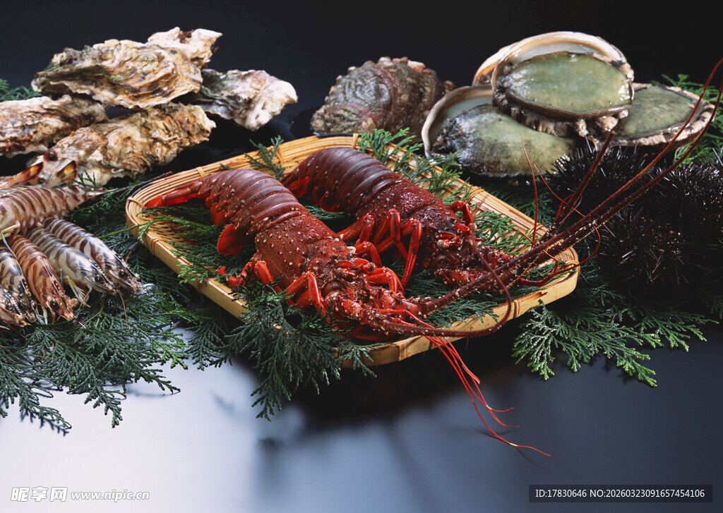 新鲜海鲜拼盘美味诱人