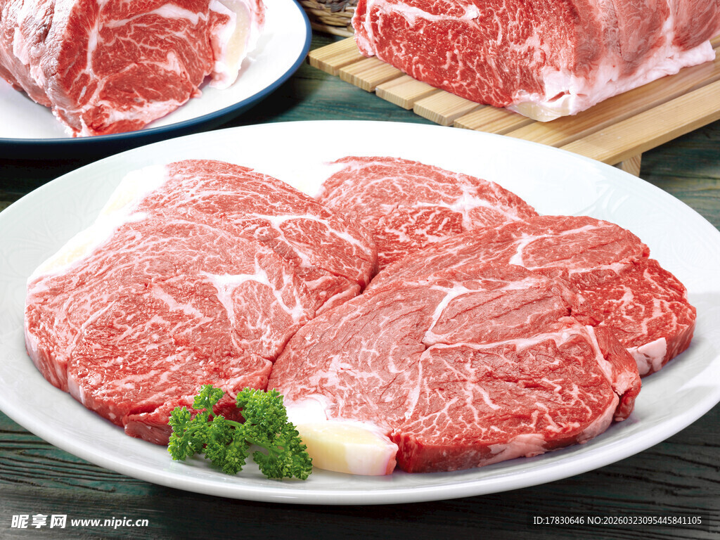 新鲜美味牛排摆盘展示