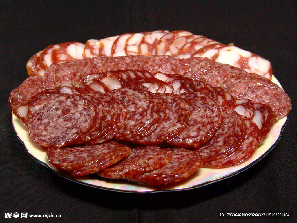 美味切片香肠摆盘展示