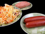美味香肠搭配爽口沙拉