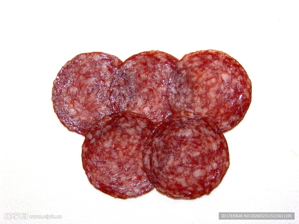 堆叠的美味意大利香肠片