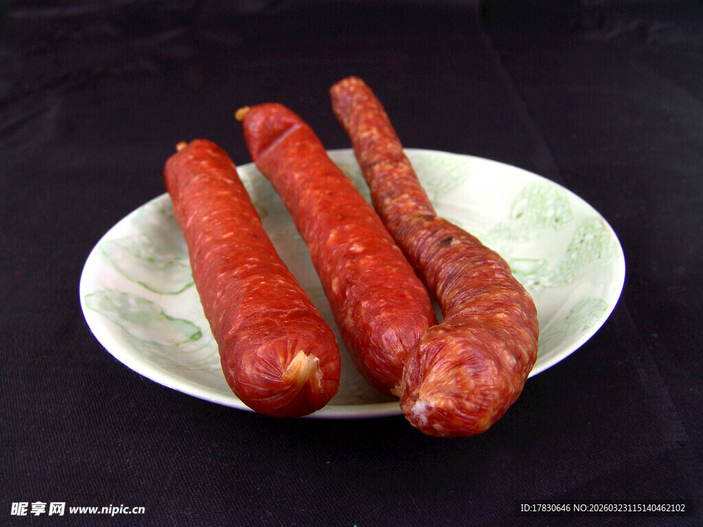 盘中美味香肠
