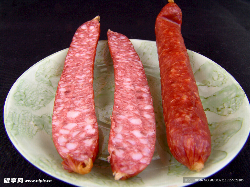 美味香肠切片摆盘展示