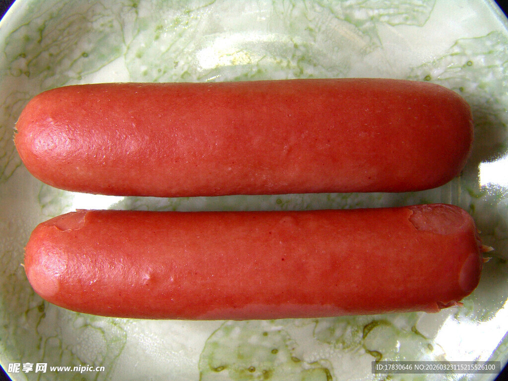 两根美味香肠特写
