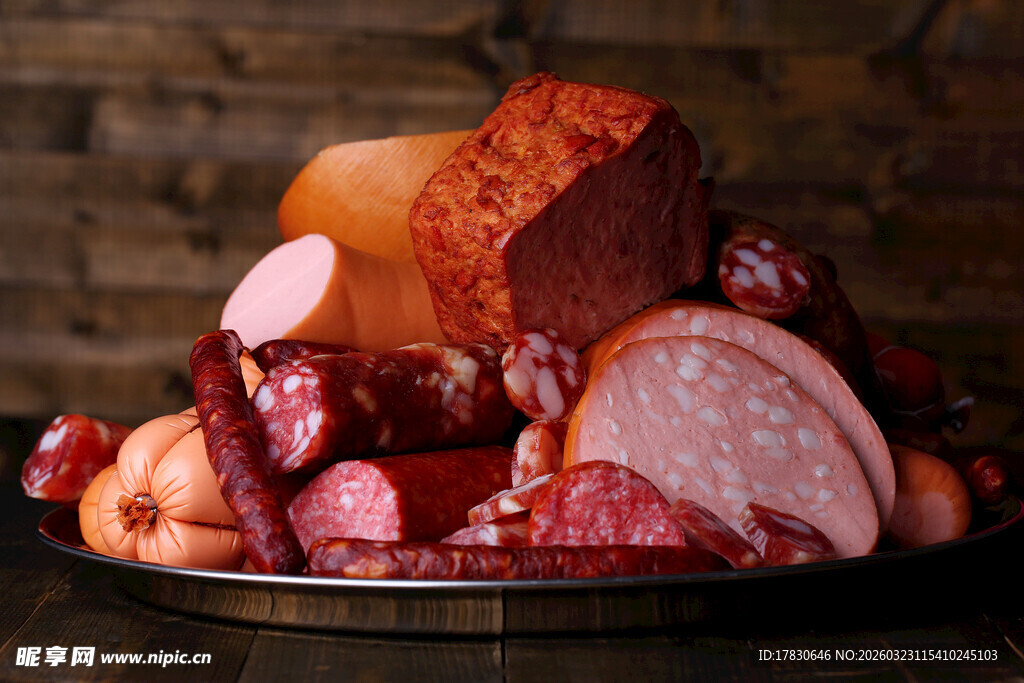 多样美味肉制品拼盘