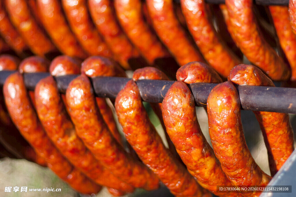 悬挂的美味香肠