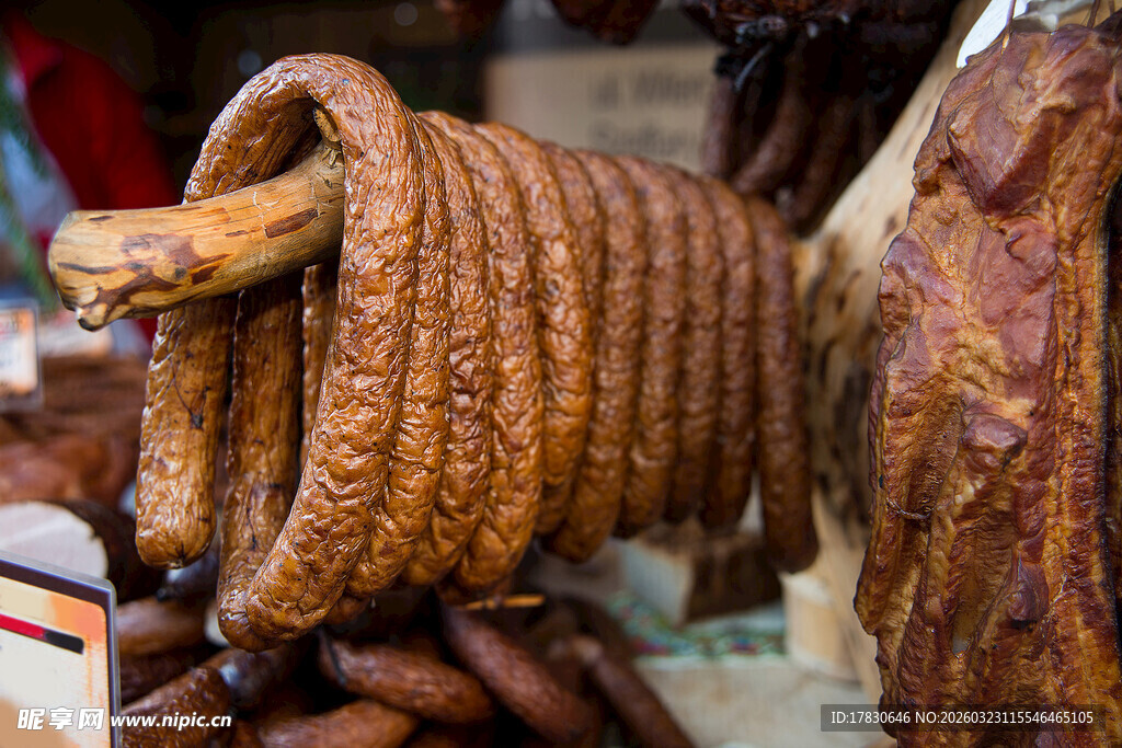 传统风味香肠挂架展示