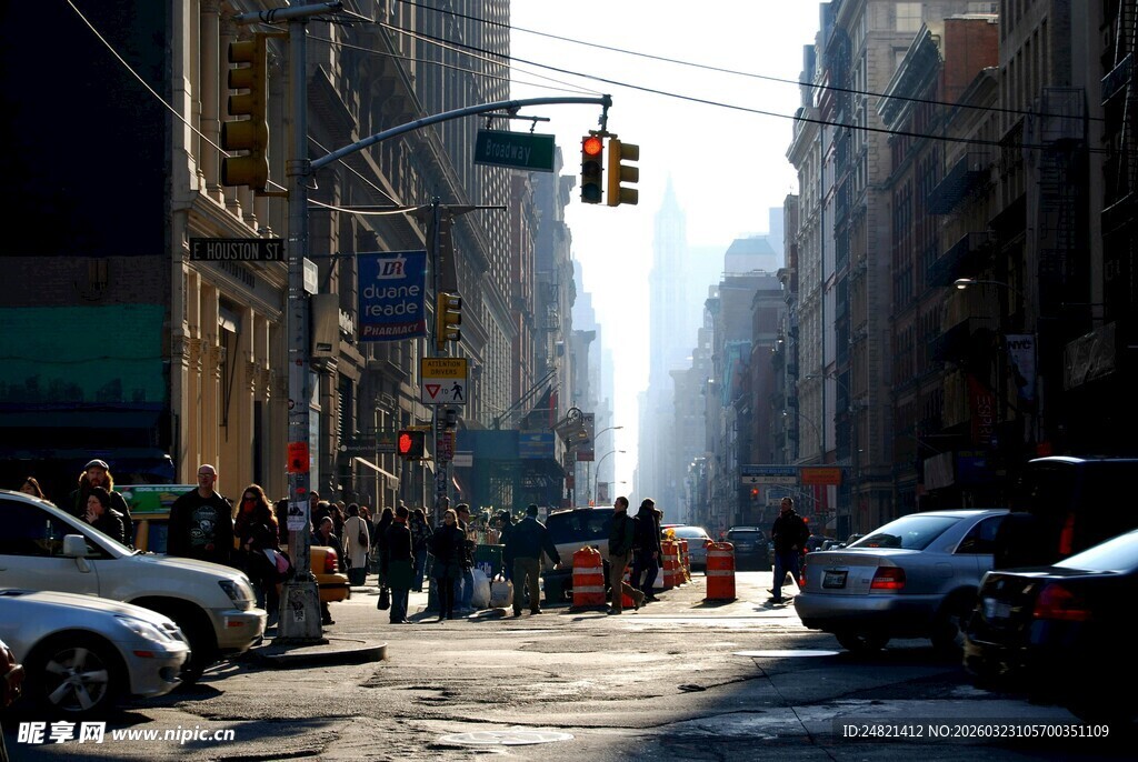 城市街道繁忙景象