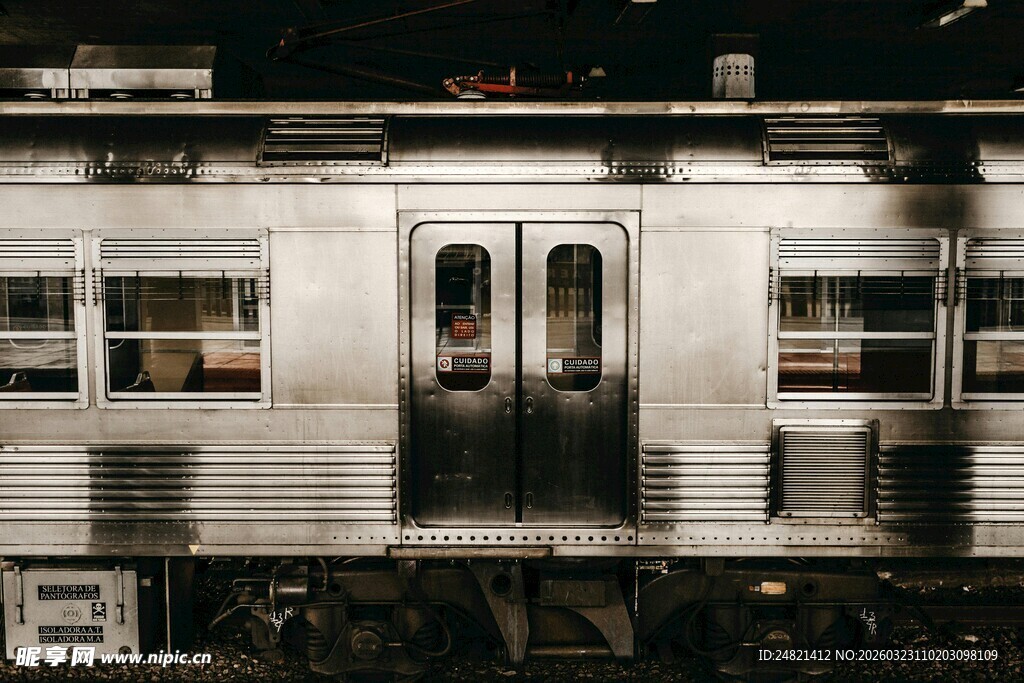 复古列车车厢外观特写